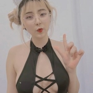 OF付费女神Linhi_Cute&Yuumeilyn联袂献上：7.14G性感可爱视频，封面预